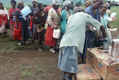 Lutheran Development Service distributes food to people affected by drought in Swaziland. Stephen Padre/Bread for the World.