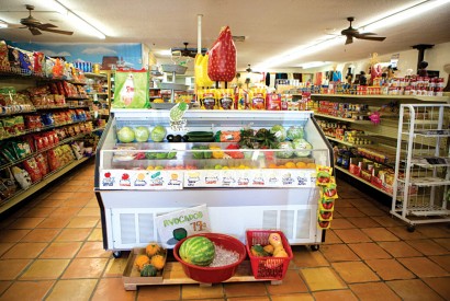 Fresh fruits and vegetables available at the Teec Nos Pos Trading Post, one of the early adopters of the fruit and vegetable prescription program. Cecille Joan Avila/Partners in Health.