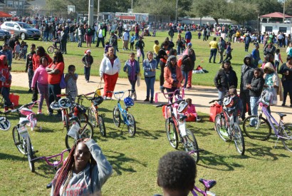The Annual Season’s Blessings Community Give-A-Way at ECC during the Christmas holiday. Photo courtesy of The Experience Christian Center. 
