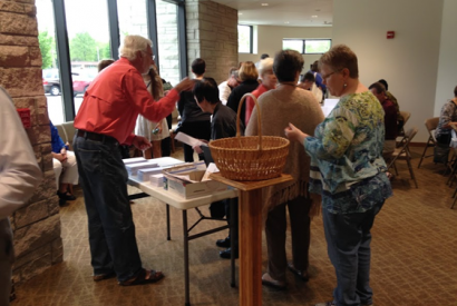 Writing materials being handed out at Resurrection Lutheran in Indianapolis, Ind. Jana Forster for Bread for the World.