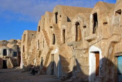 Ghorfas of Medenine, Tunisia. Bernard Gagnon/Wikimedia Commons.