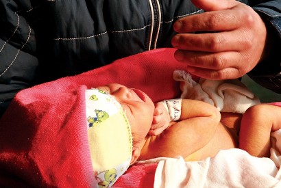 Bread for the World’s 2016 Offering of Letters is focused on ending preventable maternal, newborn, and child deaths. Simone D. McCourtie/World Bank.