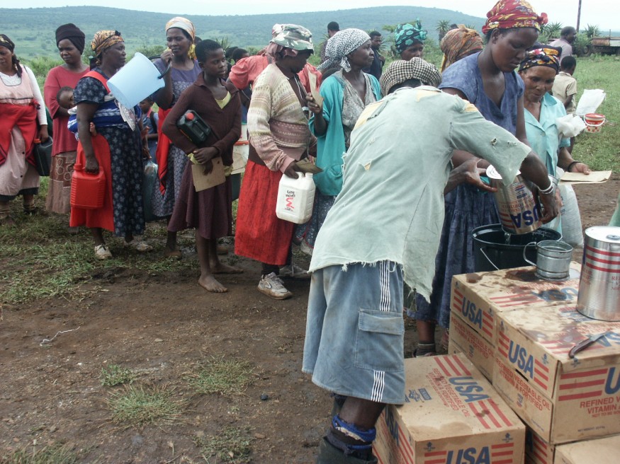 Lutheran Development Service distributes food to people affected by drought in Swaziland. Stephen Padre/Bread for the World.