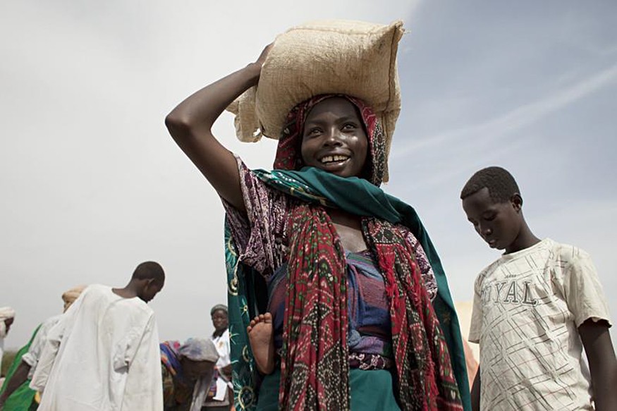A woman at a food distribution site in Chad. Abbie Trayler-Smith/Oxfam