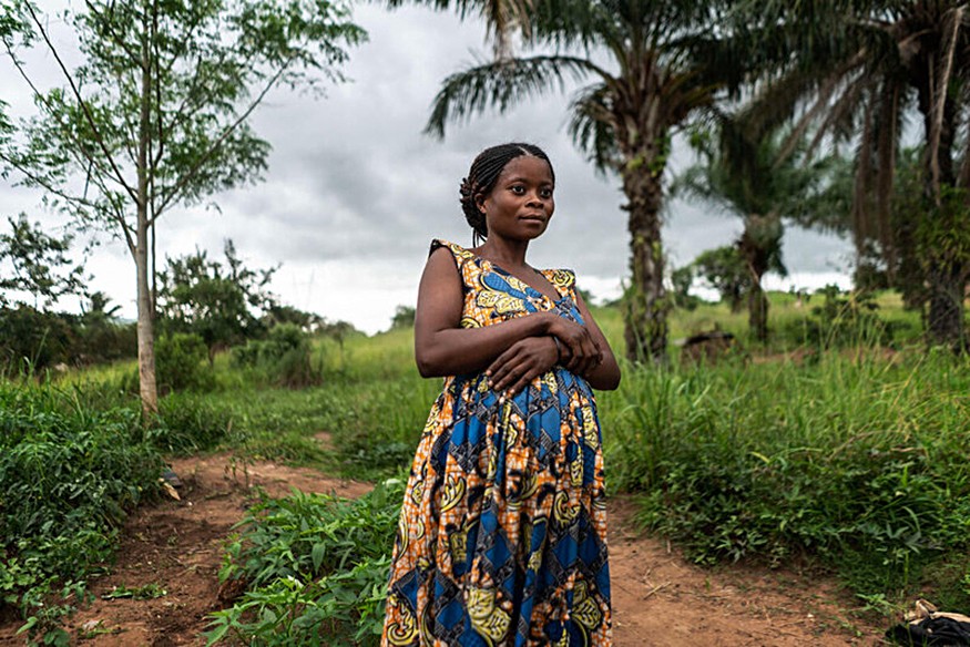 Kisimba in her farm in Tundwa in the Democratic Republic of Congo – five years ago her family was uprooted when a militia attacked their home. WFP/Arete/Fredrik Lerneryd