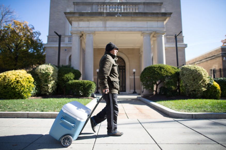 Many people who are at risk of hunger have jobs—even more than one—and work hard just to get by and put food on the table for their families. Photo: Joe Molieri / Bread for the World