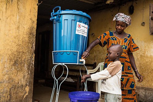 Women and girls in developing countries spend hours per day fetching water because of a lack of infrastructure, pulling women away from income-earning opportunities and girls out of school. Photo: UN / Martine Perret