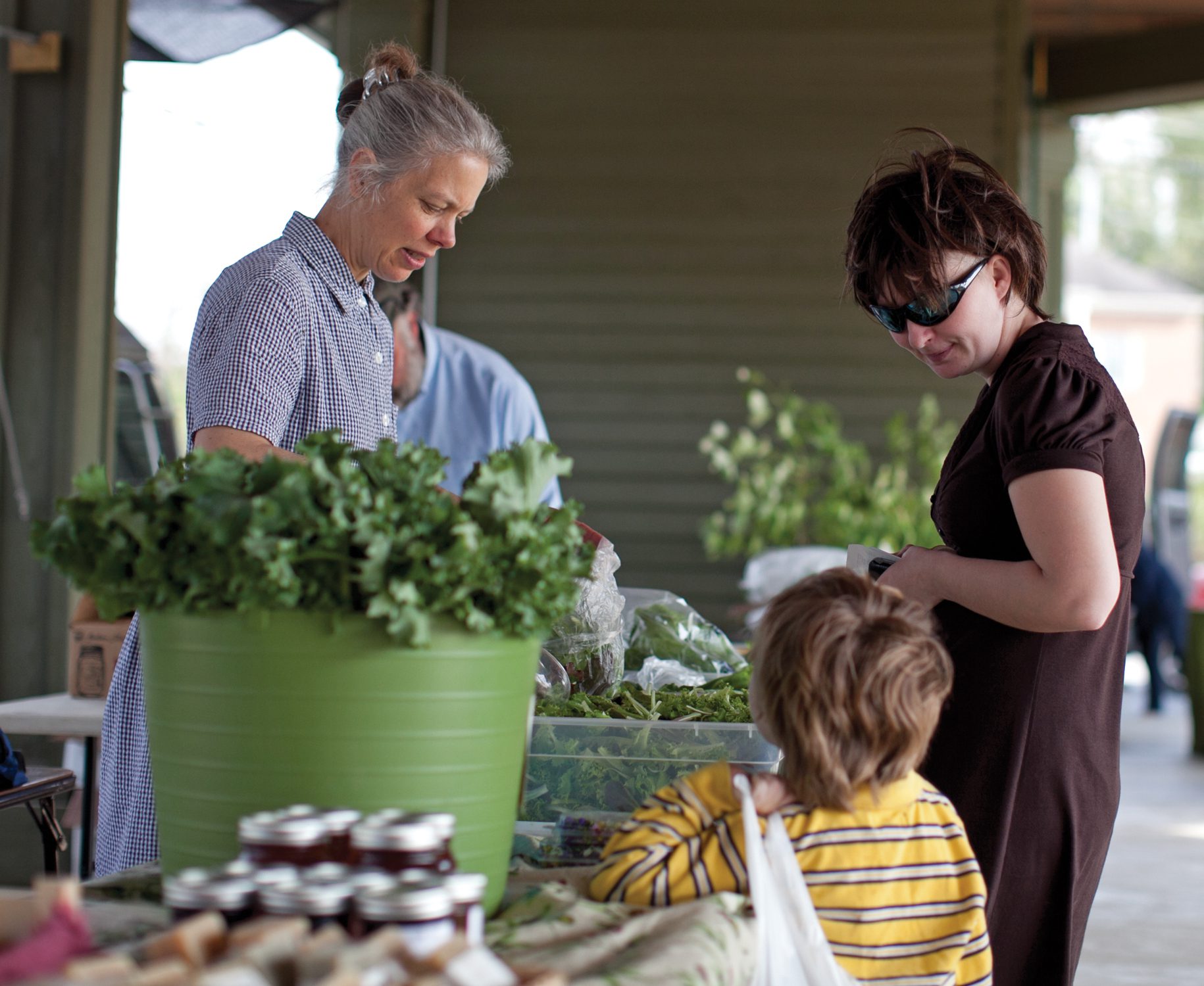 Marie Crise and her son shopping at a farmer's market in Abingdon, Va. . Laura Elizabeth Pohl/Bread for the World.