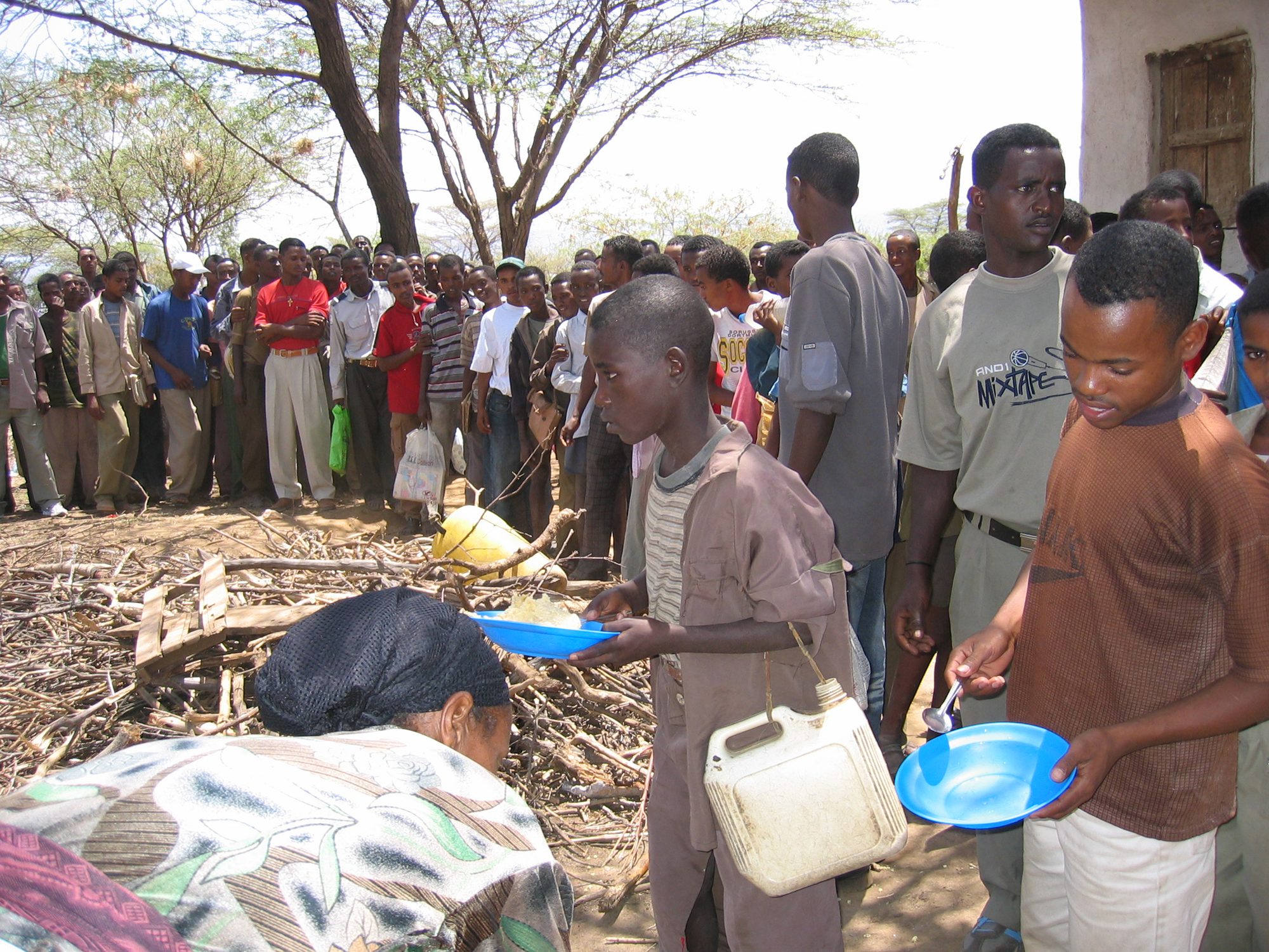 People line up to receive food in Ethiopia. Tony Hall/Bread for the World.