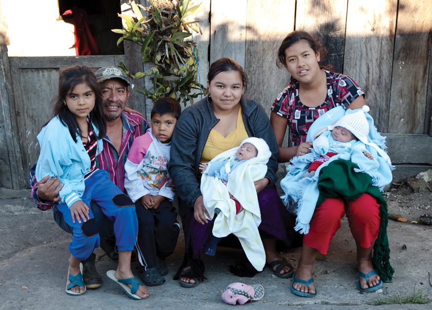 Comitán, MEXICO: Marvin Garcia y sus nietos, los gemelos. Photo by Joe Molieri / Bread for the World