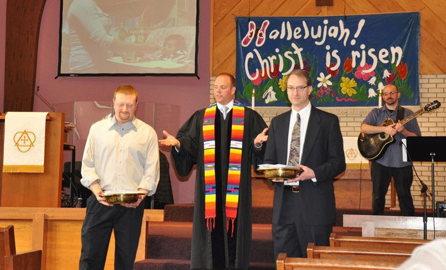 Through the Offering of Letters campaign, Bread engages congregations and other faith communities in writing letters to Congress. Photo: Bread for the World