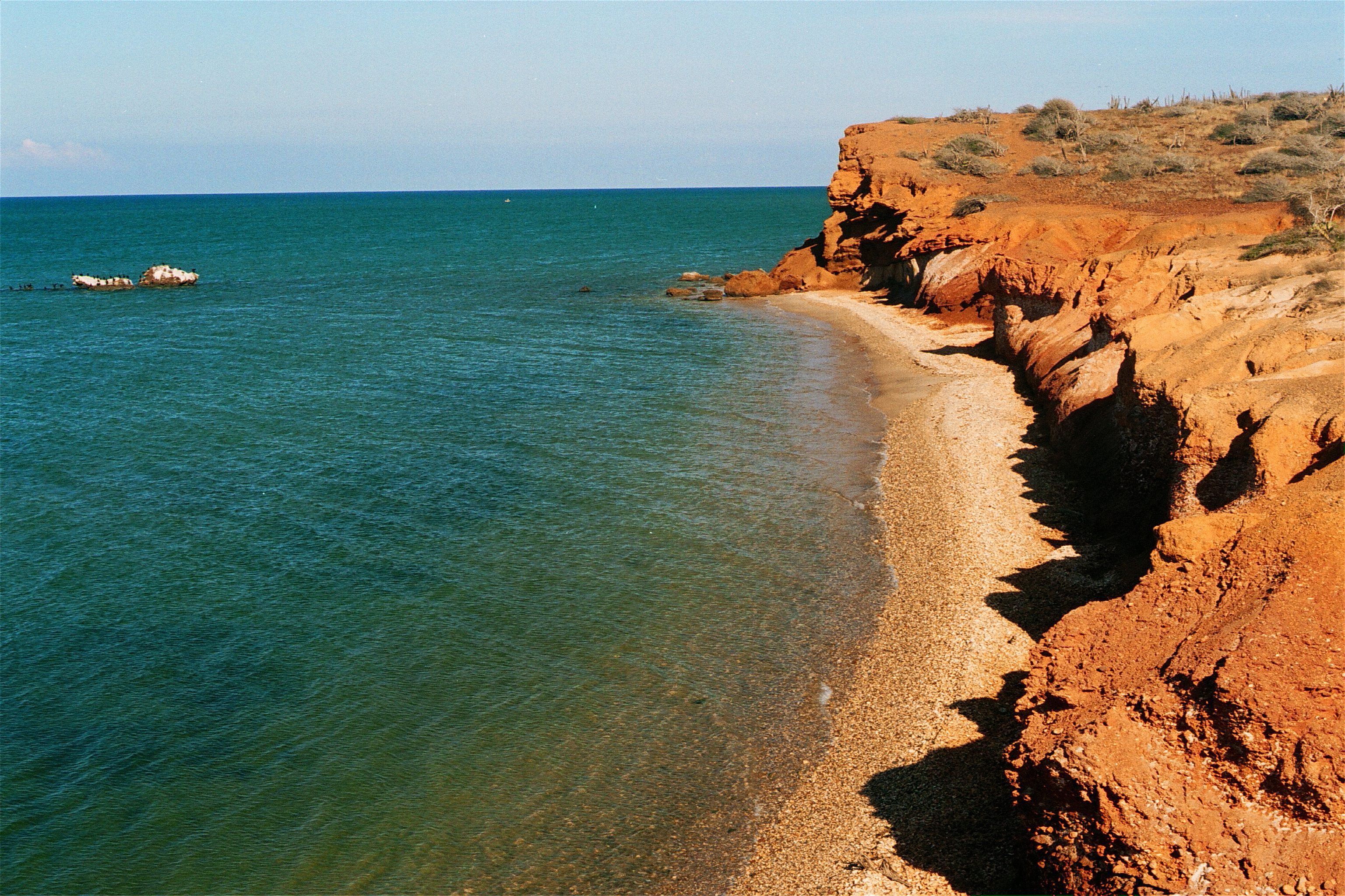 Playa El Amor, Isla de Coche, Nueva Esparta, Venezuela. Wikimedia Commons.