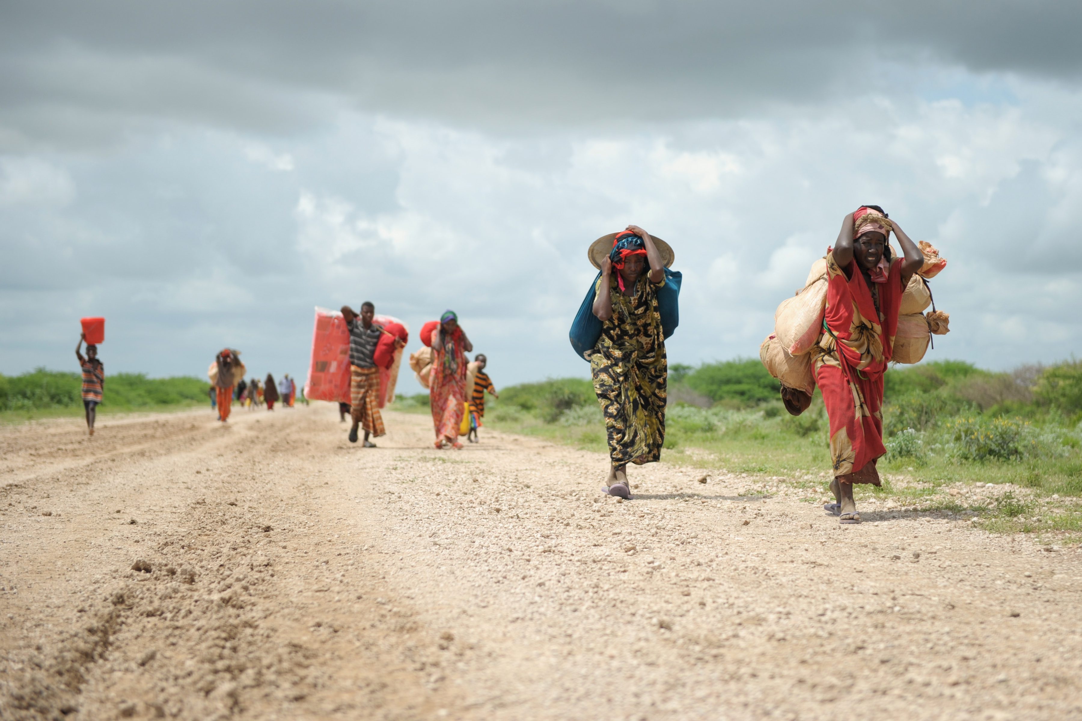 Carrying whatever possessions they can, women arrive in a steady trickle at a camp for internally displaced people established next to a base of the African Union Mission for Somalia (AMISOM) near Jowhar. UN photo
