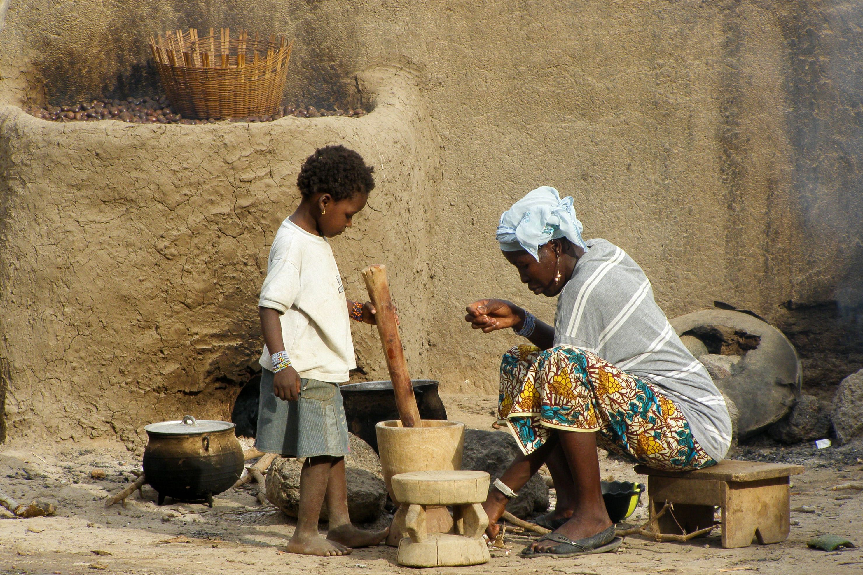 A woman and child cooking in Mali. Wikimedia Commons.