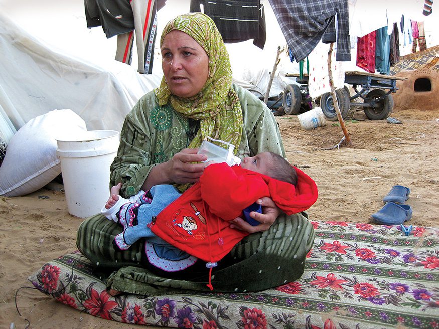 In Gaza, a mother and child in a camp for displaced persons. Photo by Natalia Cieslik / World Bank.