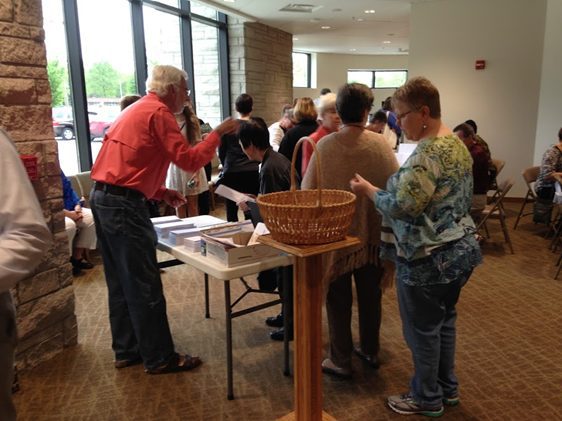 Writing materials being handed out at Resurrection Lutheran in Indianapolis, Ind. Jana Forster for Bread for the World.
