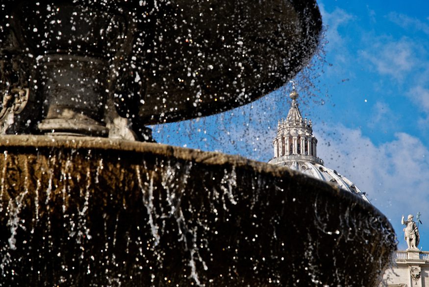 A fountain in St. Peter’s Square. Wikimedia Commons.